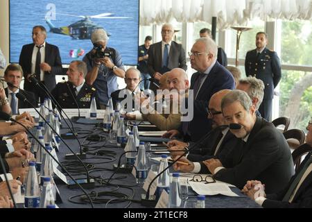 Pozzuoli, Italie. 13 octobre 2023. Rencontre technico-opérationnelle avec les maires et les institutions sur le phénomène du bradyséisme dans les champs phlégréens. Crédit : Live Media Publishing Group/Alamy Live News Banque D'Images