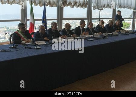 Pozzuoli, Italie. 13 octobre 2023. Rencontre technico-opérationnelle avec les maires et les institutions sur le phénomène du bradyséisme dans les champs phlégréens. Crédit : Live Media Publishing Group/Alamy Live News Banque D'Images