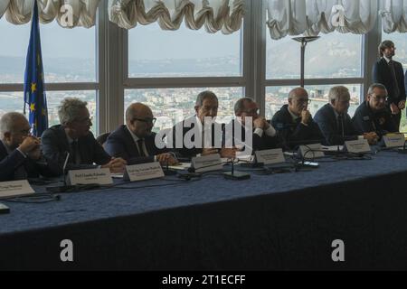 Pozzuoli, Italie. 13 octobre 2023. Rencontre technico-opérationnelle avec les maires et les institutions sur le phénomène du bradyséisme dans les champs phlégréens. Crédit : Live Media Publishing Group/Alamy Live News Banque D'Images