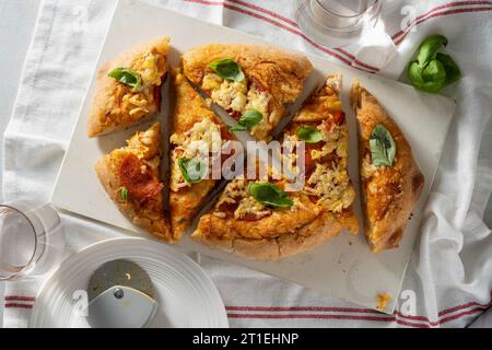 Pizza au fromage maison faite avec du levain Banque D'Images