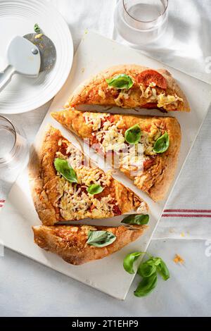 Pizza au fromage au levain maison Banque D'Images