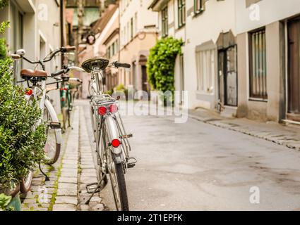 ULM, ALLEMAGNE - MAI 12,2014 - dans les vieilles rues d'Ulm le 12 mai 2014. Ulm est une ville de l'État fédéral allemand de Baden-Warttemberg, située sur le Danube. Banque D'Images