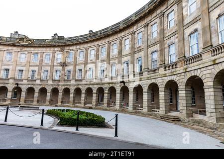 Buxton Crescent, Buxton, Derbyshire, Angleterre, le Buxton Crescent est un bâtiment classé Grade-I situé dans la ville de Buxton, Derbyshire, Angleterre. Banque D'Images