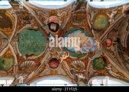 La loggia des ruines ou de Diane a été peinte par Paolo Gerolamo Piola et Nicolò Codazzi. Palazzo Rosso également appelé Palazzo Brignole sale, il est maintenant un Banque D'Images