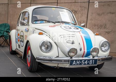 Scheveningen, pays-Bas, 14.05.2023, Vintage Volkswagen Beetle stylisé Herbie the Love Bug au salon des voitures classiques Aircooled Banque D'Images
