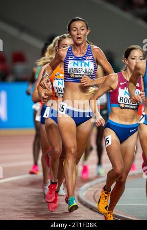 Jessica Warner-Judd, de Grande-Bretagne, en compétition dans la finale féminine du 10 000 m aux Championnats du monde d’athlétisme au Centre national d’athlétisme en B. Banque D'Images