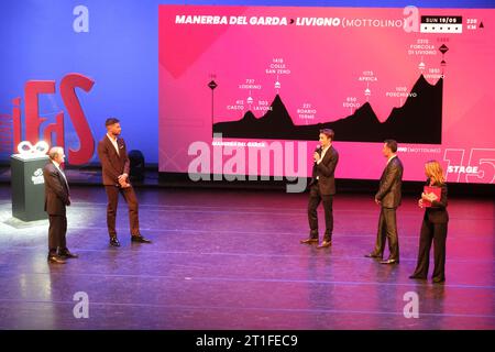 Trente, Italie. 13 octobre 2023. Cérémonie de présentation officielle du Giro dâItalia 2024 au Teatro sociale le 13 octobre 2023, trente, Italie. Crédit : Agence photo indépendante/Alamy Live News Banque D'Images