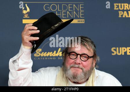 Leipzig, Allemagne. 13 octobre 2023. L'acteur Walter Plathe à la remise du prix des médias Goldene Henne. Le prix du public est décerné pour la 29e fois lors d'un gala de télévision à Leipzig. Crédit : Hendrik Schmidt/dpa/Alamy Live News Banque D'Images