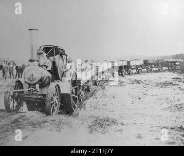 L'armée britannique les tracteurs avant la Première Guerre mondiale en 1905, le MTC opinioned que "paires de tracteurs peuvent être cintinuously trains transport indépendants chargés jusqu'à leur capacité de traction maximum ; pour l'économie en carburant et le personnel, ces tracteurs lourds dépasser l'allègement du véhicule". Ltre, il a été constaté qu'ils se sont séparés et endommagé la route et ont été trop lourds pour les ponts et ponceaux. Banque D'Images