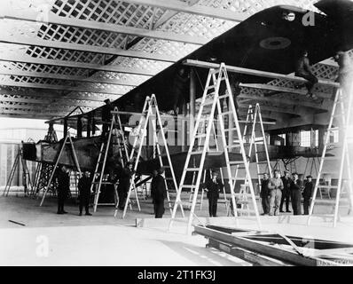 La production d'avions britannique dans la Première Guerre mondiale bombardiers Handley Page 0/400 en construction. Numéro de série F5350. Ford Junction, Sussex. Banque D'Images