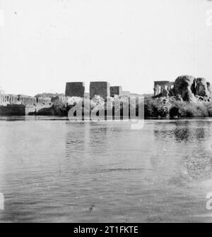 Général Kitchener et l'anglo-égyptiennes, 1898 campagne du Nil le Temple d'Isis sur l'île de Philae, vu depuis le fleuve du Nil, au sud d'Assouan, Egypte. Banque D'Images