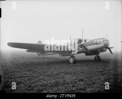 Des avions américains dans la Royal Air Force, 1939-1945- Modèle 167 Martin Maryland. Le Maryland Mark I, AR703, sur le terrain au n°37, l'unité d'entretien Burtonwood, Lancashire, novembre 1941. L'un des lot de Martin 167fs commandé par le gouvernement français et détournées pour la RAF après la capitulation en 1940, AR703 a effectué des essais de traitement à l'avion et l'armement Création, à titre expérimental, de Boscombe Down, Wiltshire, avant d'être expédiés vers le Moyen-Orient pour le service opérationnel. Banque D'Images