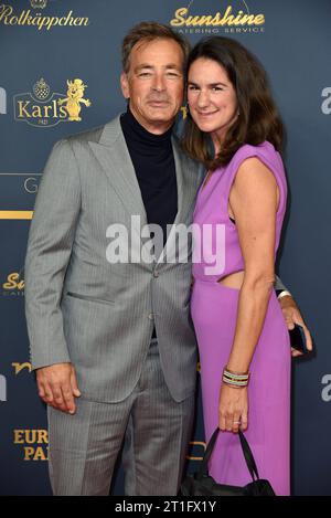 Jan Sosniok mit Ehefrau Nadine Sosniok BEI der VERLEIHUNG DER GOLDENEN HENNE 2023 in der Media City in Leipzig am 13.10.2023 - Roter Teppich *** Jan Sosniok avec sa femme Nadine Sosniok à l'ATTRIBUTION DE LA POULE D'OR 2023 in la ville des médias à Leipzig sur 13 10 2023 tapis rouge Banque D'Images