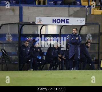 Mourneview Park, Lurgan, comté d'Armagh, Irlande du Nord, Royaume-Uni. 13 octobre 2023. Sports Direct Premiership – Glenavon v Cliftonville. Action du match de ce soir au Mourneview Park (Glenavon en bleu). Stephen McDonnell, Manager de Glenavon. Crédit : CAZIMB/Alamy Live News. Banque D'Images