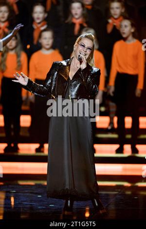 Leipzig, Allemagne. 13 octobre 2023. La chanteuse Anastacia est sur scène lors de la cérémonie de remise des prix des médias « Goldene Henne ». Le prix du public est décerné pour la 29e fois lors d'un gala télévisé à Leipzig. Crédit : Hendrik Schmidt/dpa/Alamy Live News Banque D'Images