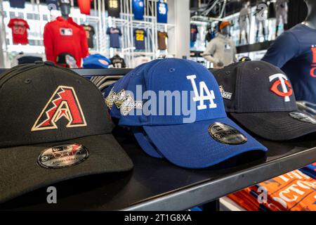 Magasin phare de la Ligue majeure de baseball au Rockefeller Center, New York City, États-Unis 2023 Banque D'Images