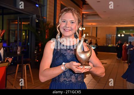 Selina Grotian Aufsteiger des Jahres BEI der VERLEIHUNG DER GOLDENEN HENNE 2023 in der Media City in Leipzig am 13.10.2023 - Preisträger *** Selina Grotian étoile montante de l'année au GOLDEN HENNE 2023 AWARD à Media City in Leipzig on 13 10 2023 Award Banque D'Images