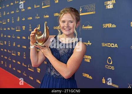 Selina Grotian Aufsteiger des Jahres BEI der VERLEIHUNG DER GOLDENEN HENNE 2023 in der Media City in Leipzig am 13.10.2023 - Preisträger *** Selina Grotian étoile montante de l'année au GOLDEN HENNE 2023 AWARD à Media City in Leipzig on 13 10 2023 Award Banque D'Images