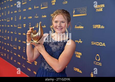 Selina Grotian Aufsteiger des Jahres BEI der VERLEIHUNG DER GOLDENEN HENNE 2023 in der Media City in Leipzig am 13.10.2023 - Preisträger *** Selina Grotian étoile montante de l'année au GOLDEN HENNE 2023 AWARD à Media City in Leipzig on 13 10 2023 Award Banque D'Images