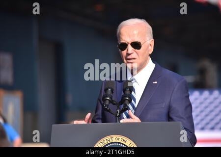 Philadelphie, États-Unis. 13 octobre 2023. Le président AMÉRICAIN Joe Biden prononce des remarques sur le meurtre d'un officier de police de Philadelphie, la guerre Israël-Hamas et Bidenomics au terminal maritime de Tioga à Philadelphie. Crédit : SOPA Images Limited/Alamy Live News Banque D'Images