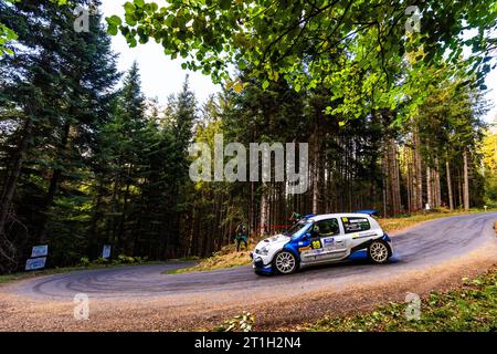 Ambert, France. 13 octobre 2023. 89 RIBERON Sylvain, BONHOMME Florian, Renault CLIO 1600S A6K, action lors de la finale de la coupe de France des Rallyes Ambert 2023, du 12 au 14 octobre 2023 à Ambert, France - photo Damien Saulnier/DPPI crédit : DPPI Media/Alamy Live News Banque D'Images