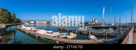 La promenade du lac, sur le lac Léman, avec ses bateaux à pédales, à Genève, Suisse Banque D'Images