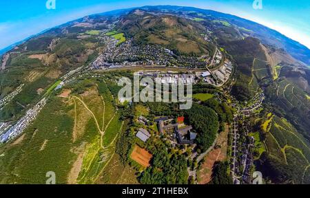 Luftbild, Ortsansicht Ortsteil Altenhundem mit Bahnhof, Gewerbegebiet Straße Bahnbetriebswerk, Jugendhof Pallotti im Waldgebiet, Erdkugel, Fisheye Aufnahme, Fischaugen Aufnahme, 360 Grad Aufnahme, Tiny World, Altenhundem, Lennestadt, Sauerland, Nordrhein-Westfalen, Deutschland ACHTUNGxMINDESTHONORARx60xEURO *** vue aérienne, vue de la ville Altenhundem avec gare, zone industrielle dépôt de chemin de fer de rue, ferme de jeunes Pallotti dans la zone forestière, globe, photo fisheye, photo fisheye, photographie à 360 degrés, Tiny World, Altenhundem, Lennestadt, Sauerland, Rhénanie du Nord Westphalie, Allemagne Banque D'Images