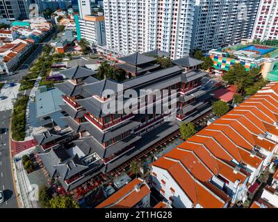 Vue aérienne du temple de relique des dents de Bouddha à Singapour. Un lieu touristique célèbre dans Chinatown Complex. Banque D'Images