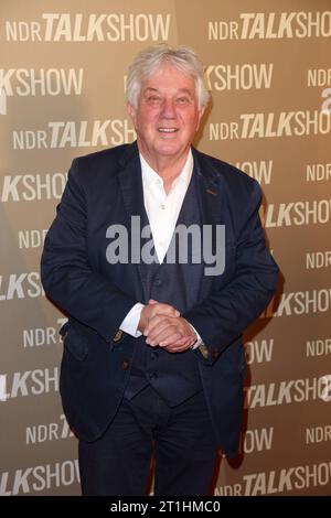 Rolf Zuckowski zu Gast BEI der 1000. Sendung der NDR Talk Show am 13.10.2023 im Fernsehstudio Hamburg Lokstedt *** Rolf Zuckowski à l'invité de la transmission 1000 du NDR Talk Show sur 13 10 2023 dans le studio de télévision Hamburg Lokstedt crédit : Imago / Alamy Live News Banque D'Images