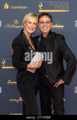 Prix - Goldene Henne 2023 Wolfgang Ziegler und Jeanette Ziegler BEI der Goldene Henne 2023 am 13.10.2023 im Studio 3 der Media City in Leipzig. *** Prix Goldene Henne 2023 Wolfgang Ziegler et Jeanette Ziegler au Goldene Henne 2023 le 13 10 2023 au Studio 3 de la Cité des médias à Leipzig Copyright : xEventpressxKochanx crédit : Imago/Alamy Live News Banque D'Images