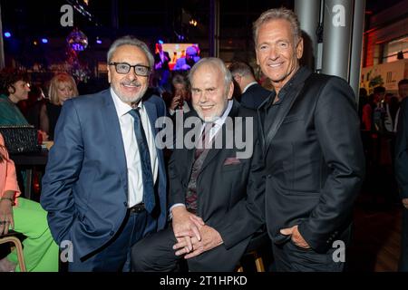 Prix - Goldene Henne 2023 Gunther Emmerlich, Wolfgang Stumph und OLAF Berger BEI der Goldene Henne 2023 am 13.10.2023 im Studio 3 der Media City in Leipzig. *** Prix Goldene Henne 2023 Gunther Emmerlich, Wolfgang Stumph et OLAF Berger au Goldene Henne 2023 le 13 10 2023 au Studio 3 de la Cité des médias à Leipzig Copyright : xEventpressxKochanx crédit : Imago/Alamy Live News Banque D'Images