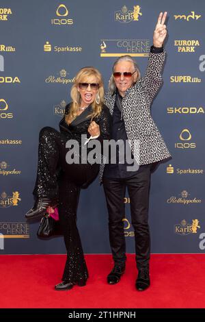 Prix - Goldene Henne 2023 Petra Zieger mit Ehemann Peter Taudte BEI der Goldene Henne 2023 am 13.10.2023 im Studio 3 der Media City in Leipzig. *** Prix Goldene Henne 2023 Petra Zieger avec son mari Peter Taudte au Goldene Henne 2023 le 13 10 2023 au Studio 3 de la Cité des médias à Leipzig Copyright : xEventpressxKochanx crédit : Imago/Alamy Live News Banque D'Images