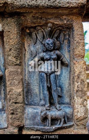 07 21 2007 l'un des soixante-quatre yoginis du temple Yogini du 9e siècle, vénéré pour leur aide à la déesse Durga, Hirapur près de Bhubaneshwar Banque D'Images