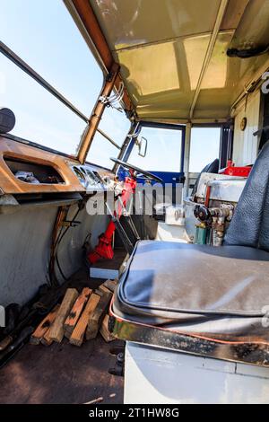 À l'intérieur de la cabine d'un wagon à vapeur Sentinel Cowlairs Co-op de 1934 au Low Ham Steam Rally de 2023, Somerset, Angleterre, Royaume-Uni Banque D'Images