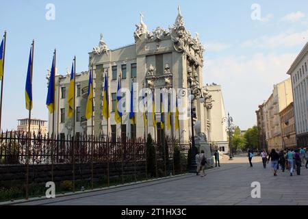 KIEV, UKRAINE - 1 MAI 2011 : Ceci est un fragment architectural de la maison avec les chimères - une maison célèbre dans le style Art Nouveau. Banque D'Images