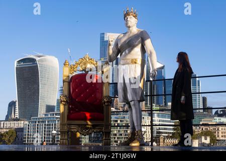 USAGE ÉDITORIAL SEULE une installation expérientielle est dévoilée à Londres pour célébrer la « bataille de la Battle of the Badest », le match de boxe entre Tyson Fury et Francis Ngannou qui aura lieu le 28 octobre, ouvrant la saison de Riyad dans la capitale saoudienne. Date de la photo : Samedi 14 octobre 2023. Banque D'Images