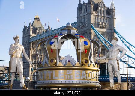 USAGE ÉDITORIAL SEULE une installation expérientielle est dévoilée à Londres pour célébrer la « bataille de la Battle of the Badest », le match de boxe entre Tyson Fury et Francis Ngannou qui aura lieu le 28 octobre, ouvrant la saison de Riyad dans la capitale saoudienne. Date de la photo : Samedi 14 octobre 2023. Banque D'Images