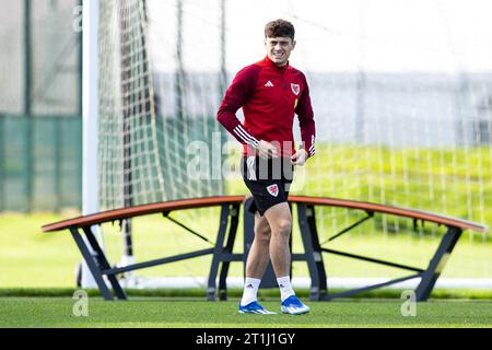 Hensol, Royaume-Uni. 14 octobre 2023. DaN James du pays de Galles en formation. Wales MD1 Training session au Vale Resort le 14 octobre 2023 avant le match de qualification de l'UEFA EURO contre la Croatie. Crédit : Lewis Mitchell/Alamy Live News Banque D'Images