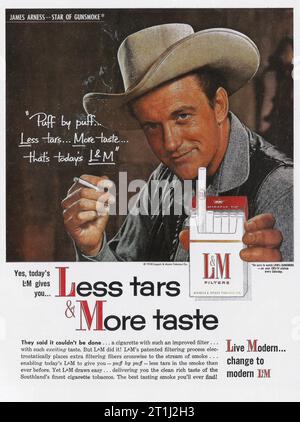 1958 L&M cigarettes annonce avec James Arness Banque D'Images