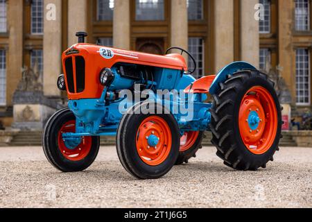 1964 Lamborghini 2R Tractor, exposé au salon privé Concours d’Elégance qui s’est tenu au Palais de Blenheim. Banque D'Images