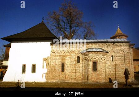 Comté d'Arges, Roumanie, 2000. Vue extérieure de l'église de l'Annonciation au monastère de Cotmeana, monument historique du 14e siècle. Banque D'Images