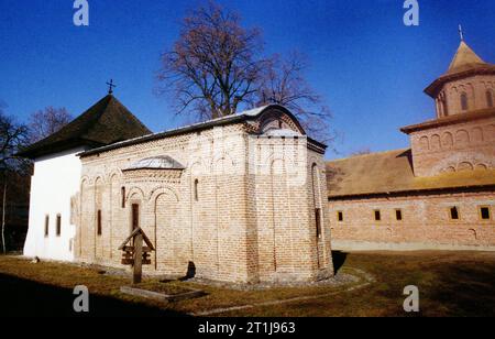 Comté d'Arges, Roumanie, 2000. Vue extérieure de l'église de l'Annonciation au monastère de Cotmeana, monument historique du 14e siècle. Banque D'Images