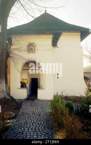 Comté d'Arges, Roumanie, 2000. Vue extérieure de l'église de l'Annonciation au monastère de Cotmeana, monument historique du 14e siècle. Banque D'Images