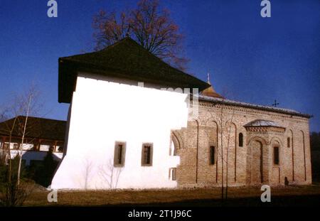 Comté d'Arges, Roumanie, 2000. Vue extérieure de l'église de l'Annonciation au monastère de Cotmeana, monument historique du 14e siècle. Banque D'Images