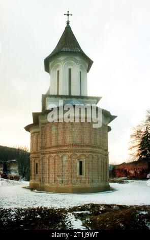 Tutana, comté d'Arges, Roumanie, 2000. Vue extérieure de St. Église Athanase au monastère de Tutana, monument historique du 15e siècle. Banque D'Images