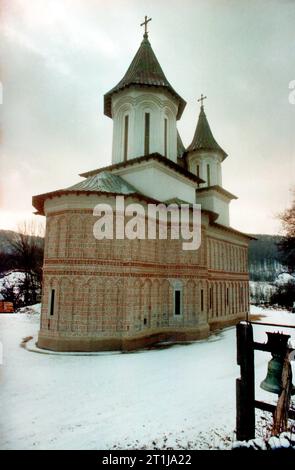 Tutana, comté d'Arges, Roumanie, 2000. Vue extérieure de St. Église Athanase au monastère de Tutana, monument historique du 15e siècle. Banque D'Images