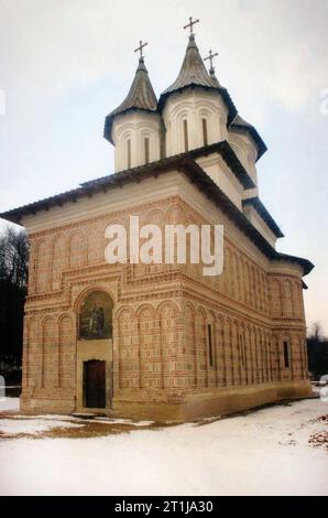 Tutana, comté d'Arges, Roumanie, 2000. Vue extérieure de St. Église Athanase au monastère de Tutana, monument historique du 15e siècle. Banque D'Images