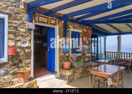 Kos, Grèce - 9 mai 2023 : Taverne grecque dans le village de Zia sur l'île de Kos en Grèce Banque D'Images