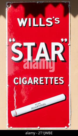 Vintage émail signe publicitaire Wills Star cigarettes, Wills Star cigarettes Banque D'Images