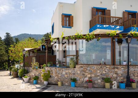 Kos, Grèce - 9 mai 2023 : Taverne dans le village de Zia sur l'île de Kos en Grèce Banque D'Images